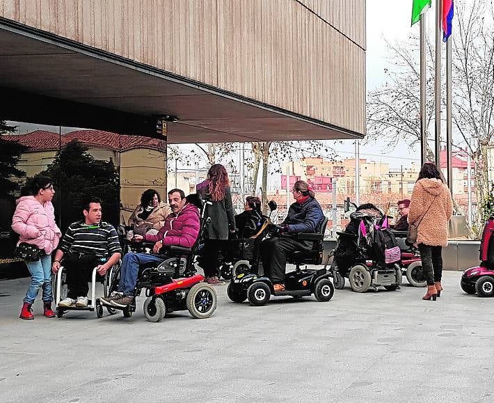 La Asociación de lesionados medulares y grandes discapacitados de Jaén (Aspaym) visitó hace unos días el Museo Íbero, y valoraron positivamente la accesibilidad al mismo