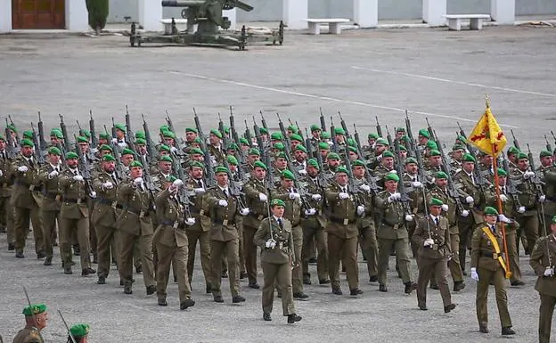 Imagen del desfile celebrado en el acuartelamiento Cervantes. 