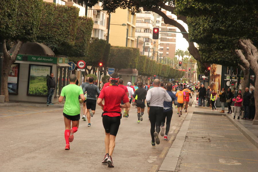 Han invertido 1 hora, 3 minutos y 30 segundos y 1.17:18, respectivamente, en recorrer los 21.097 metros en una prueba con más de 4.600 participantes