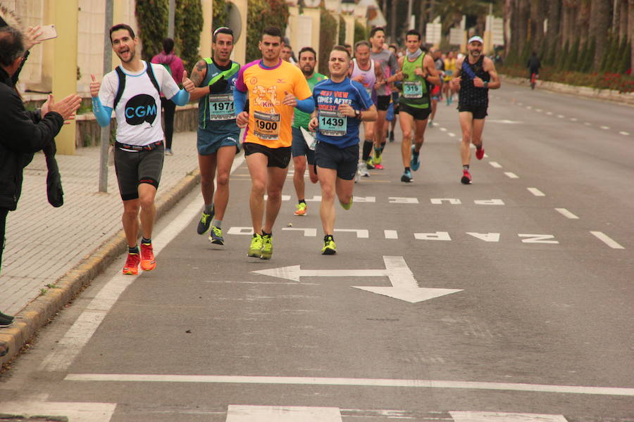 Han invertido 1 hora, 3 minutos y 30 segundos y 1.17:18, respectivamente, en recorrer los 21.097 metros en una prueba con más de 4.600 participantes