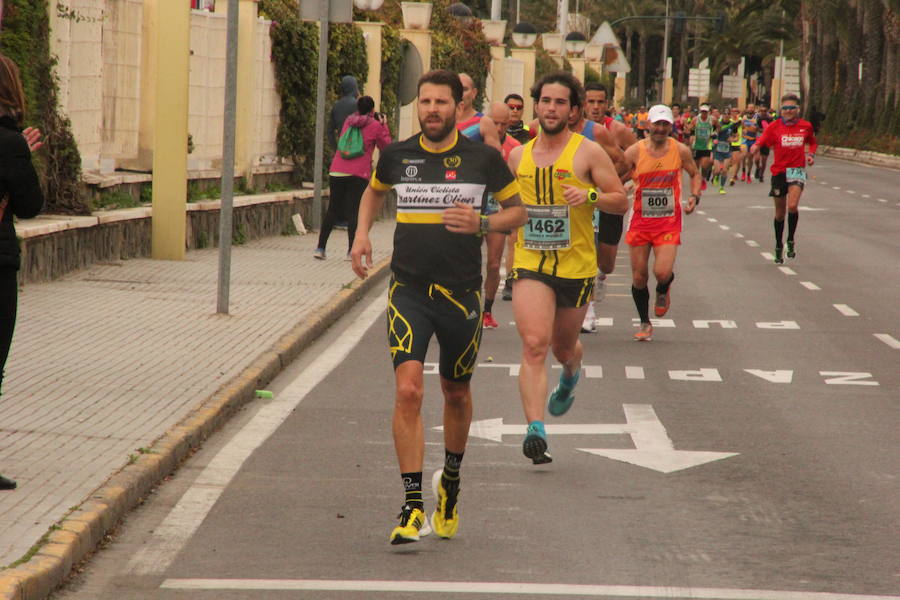 Han invertido 1 hora, 3 minutos y 30 segundos y 1.17:18, respectivamente, en recorrer los 21.097 metros en una prueba con más de 4.600 participantes