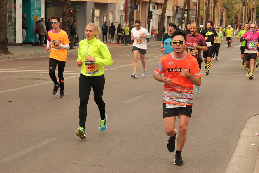 Han invertido 1 hora, 3 minutos y 30 segundos y 1.17:18, respectivamente, en recorrer los 21.097 metros en una prueba con más de 4.600 participantes