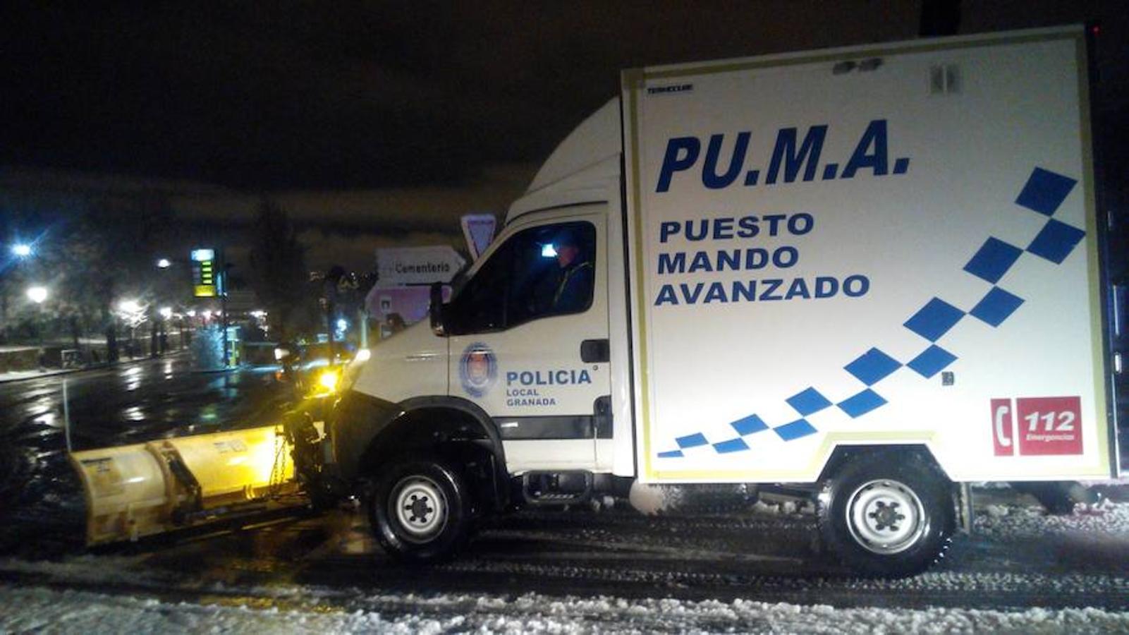 La nieve empieza a complicar la circulación en la A-92 por Loja y está cerrado el Puerto de la Mora