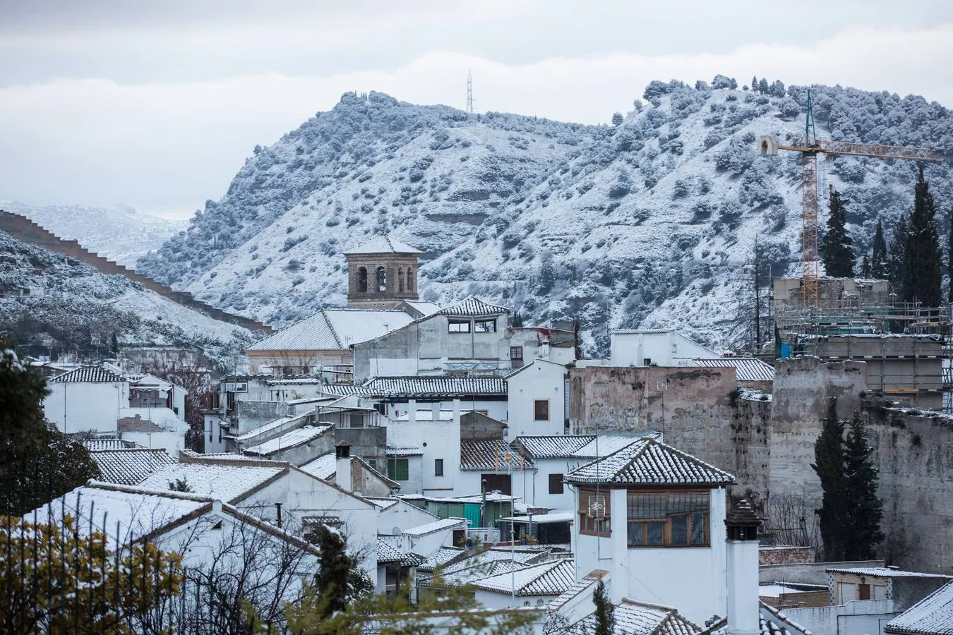 El lunes 5 de febrero de 2018 Granada se despierta bajo un manto blanco