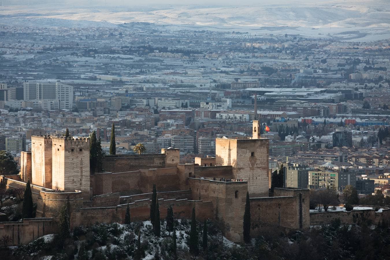 El lunes 5 de febrero de 2018 Granada se despierta bajo un manto blanco
