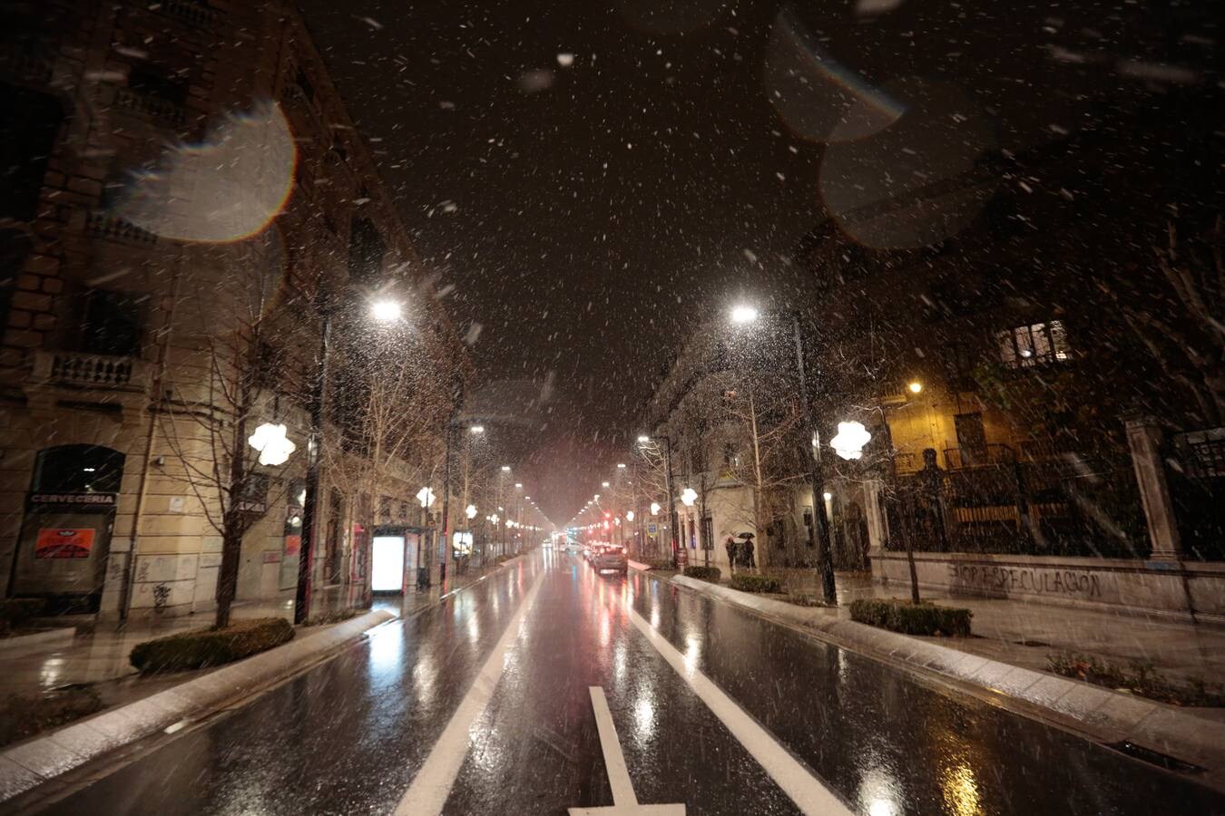 La nieve empieza a complicar la circulación en la A-92 por Loja y está cerrado el Puerto de la Mora