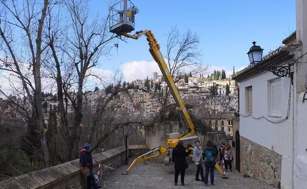 Los turistas se ven obligados a dar la vuelta en este punto de la Cuesta de los Chinos. 