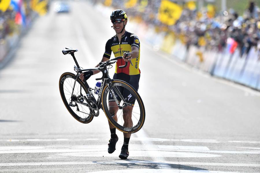 Imagen principal - Philippe Gilbert (arriba) estará en la prueba almeriense, en la que Matteo Trentin (abajo) está llamado a luchar por el triunfo. 