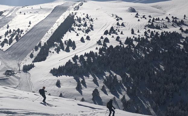 Hasta 3 metros de nieve se acumulan en las pistas de La Molina