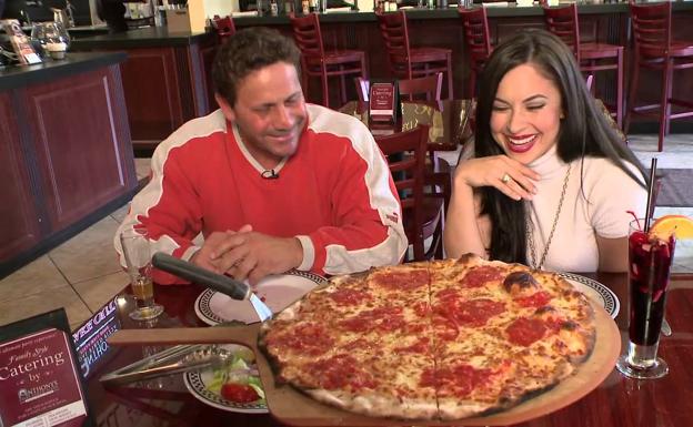 Los 8 errores que cometemos al comer pizza que indignan a los italianos