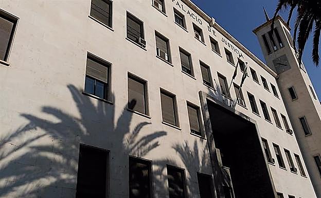 A juicio los acusados de estampar un taburete a un hombre, que perdió parte de la visión en Oria