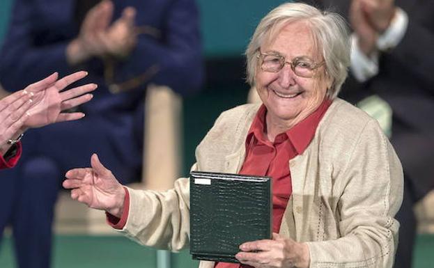 Josefina Samper, al recibir la Medalla de Andalucía en 2016.