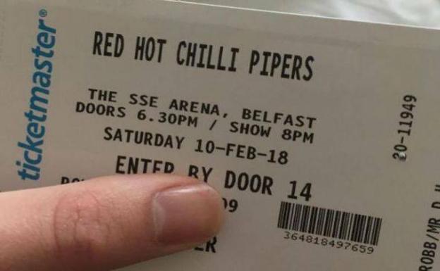 Regala por San Valentín un viaje a Belfast para ver a los Red Hot Chilli 'Pipers', no Peepers