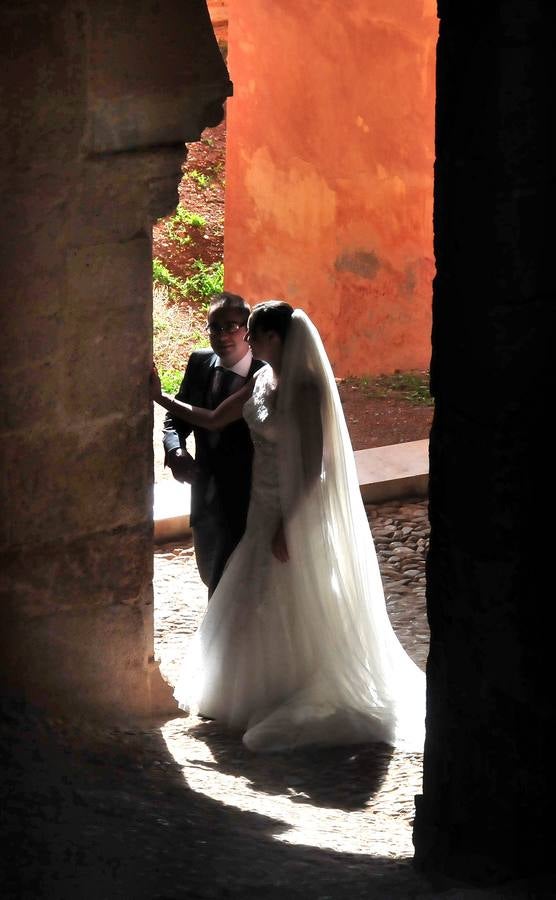 San Valentín es buen momento para paseos románticos junto al Darro, bajo las almenas de la Alhambra, y vivir paisajes para el amor 