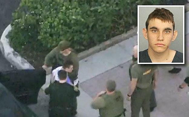 Un estudiante expulsado mata a 17 personas en un instituto de Florida
