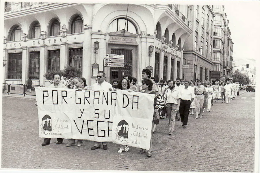 El colestivo Granada Histórica y Cultural en una protesta en defensa de la Vega. 31 de mayo de 1987 
