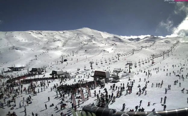 Sierra Nevada reabre con normalidad tras la huelga de remontes de este sábado