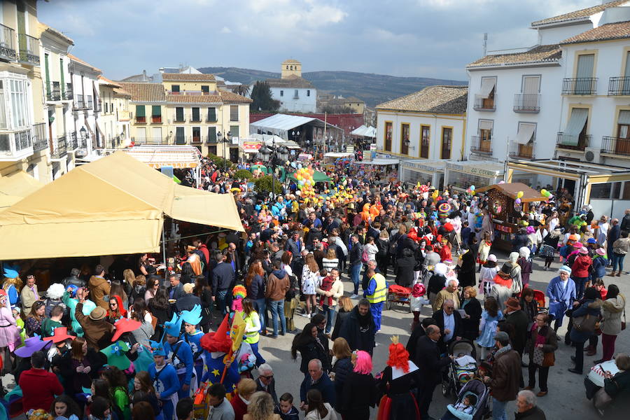 Afortunadamente los pronósticos no se cumplieron y el buen tiempo hizo que los alhameños y visitantes pudieran despedir el Carnaval 2018 con un estupendo ambiente