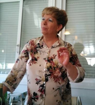 Ana Jiménez: Es profesora de las Aulas Temporales de Adaptación Lingüística, ATAL, siendo la más antigua de toda la comunidad andaluza. 
