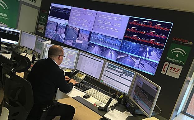 Puesto central de control del metropolitano en Maracena. 