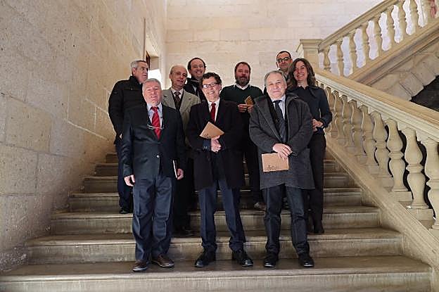 El director de la Alhambra, Reynaldo Fernández, junto al grupo de ponentes.