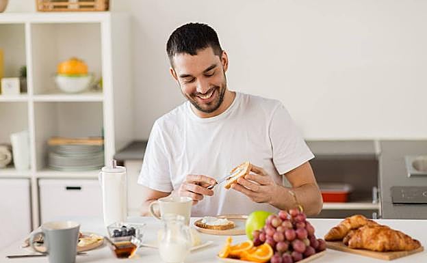 ¿Qué dieta es mejor para adelgazar, bajas en grasas o en carbohidratos?