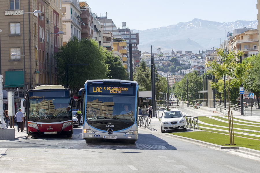 Un autobús de la LAC en el primer día de entrada en funcionamiento de la línea. 29/06/2014 
