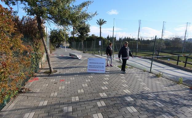 Calle de Playa Granada 'desahuciada' por el Estado. 
