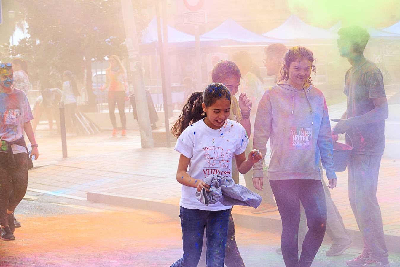 El concejal de Deportes de Motril, Miguel Ángel Muñoz, acompañado por miembros del equipo de Gobierno, dio la salida a la 'Colour Run', organizada con motivo del Día del Deporte