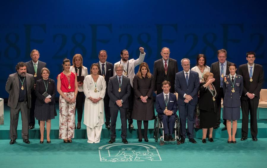 Andalucía celebra el día de la comunidad con un pleno institucional en el Parlamento y con el acto de entrega de medallas y de título de Hijo Predilecto de la región, presidido por la jefa del Gobierno andaluz, Susana Díaz