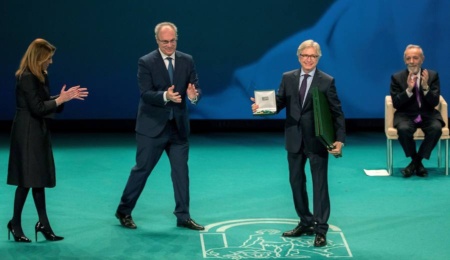 Andalucía celebra el día de la comunidad con un pleno institucional en el Parlamento y con el acto de entrega de medallas y de título de Hijo Predilecto de la región, presidido por la jefa del Gobierno andaluz, Susana Díaz