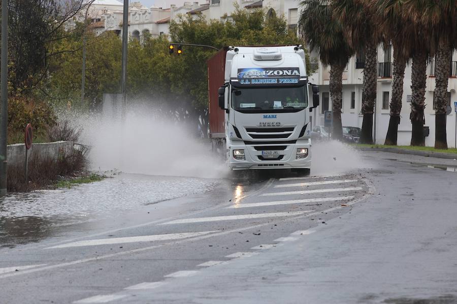 Las últimas precipitaciones han anegado la zona cercana al polígono de Alborán en Motril 