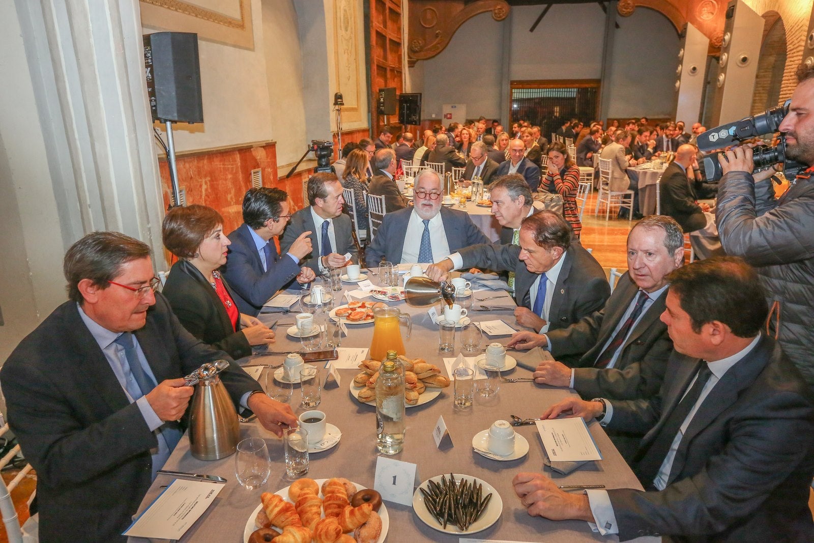El comisario europeo de Acción por el Clima y Energía, Miguel Arias Cañete, interviene en un desayuno informativo organizado por IDEAL con el patrocinio de Endesa