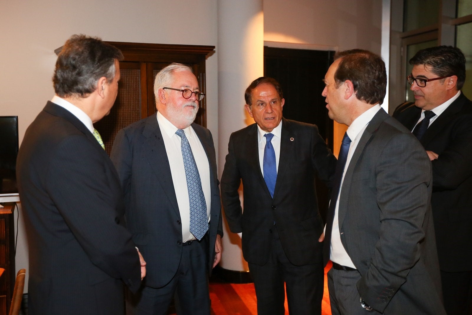 El comisario europeo de Acción por el Clima y Energía, Miguel Arias Cañete, interviene en un desayuno informativo organizado por IDEAL con el patrocinio de Endesa