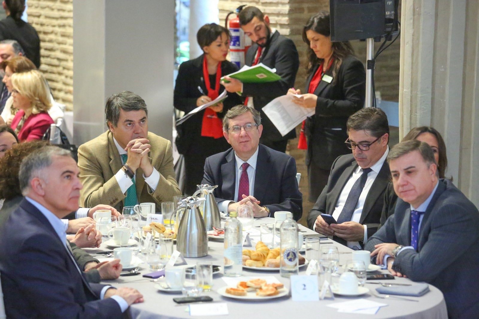 El comisario europeo de Acción por el Clima y Energía, Miguel Arias Cañete, interviene en un desayuno informativo organizado por IDEAL con el patrocinio de Endesa