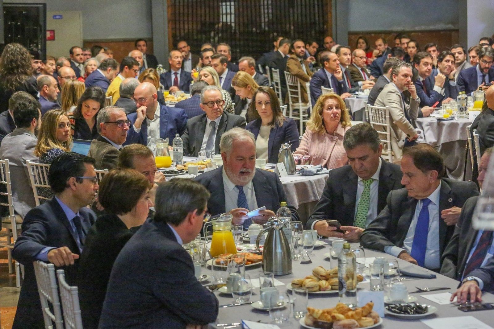 El comisario europeo de Acción por el Clima y Energía, Miguel Arias Cañete, interviene en un desayuno informativo organizado por IDEAL con el patrocinio de Endesa