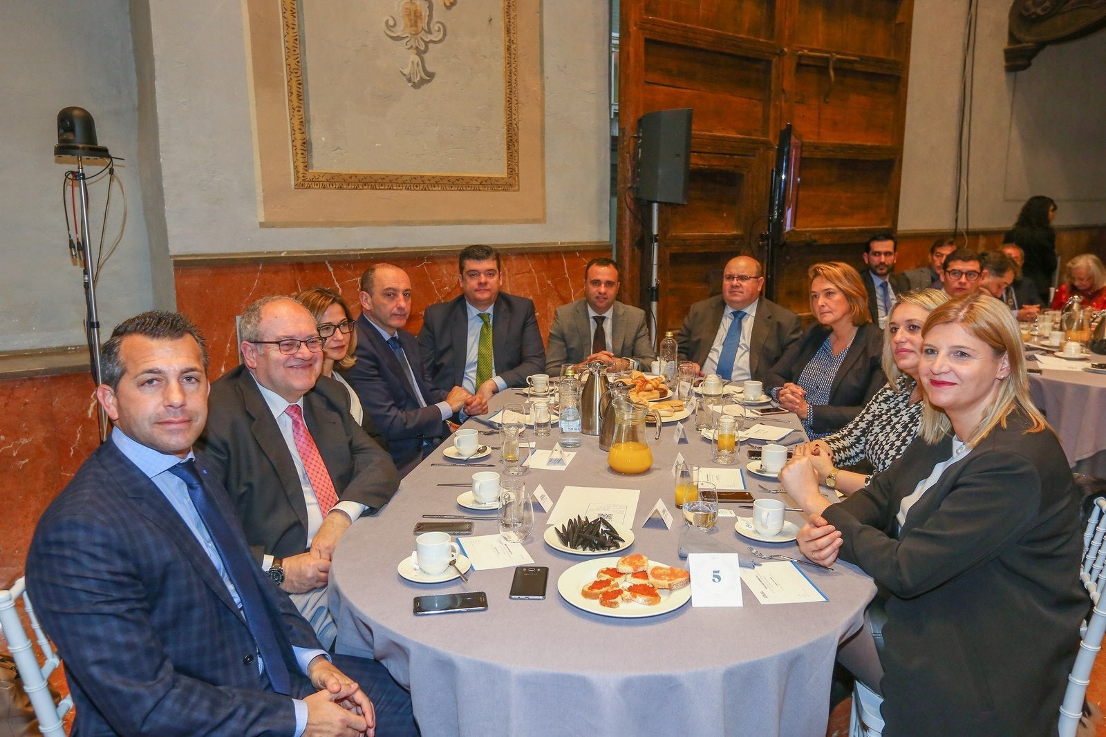 El comisario europeo de Acción por el Clima y Energía, Miguel Arias Cañete, interviene en un desayuno informativo organizado por IDEAL con el patrocinio de Endesa
