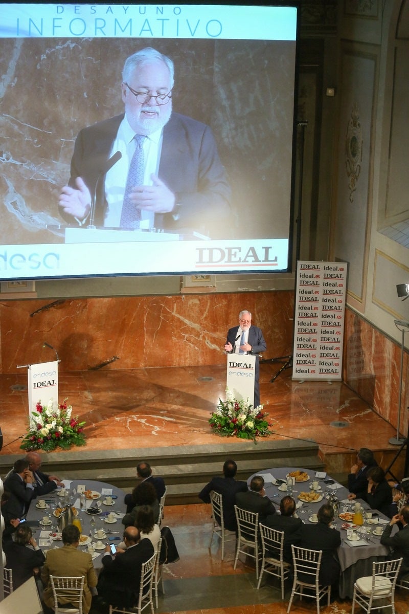 El comisario europeo de Acción por el Clima y Energía, Miguel Arias Cañete, interviene en un desayuno informativo organizado por IDEAL con el patrocinio de Endesa