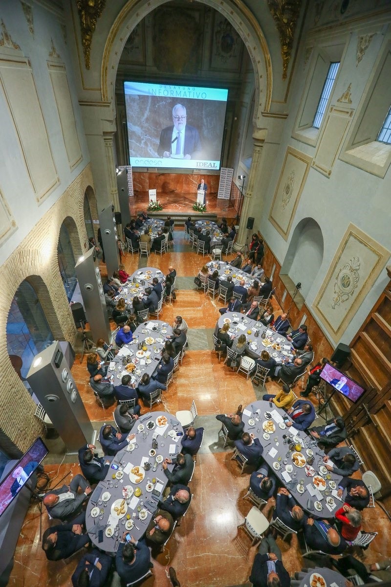 El comisario europeo de Acción por el Clima y Energía, Miguel Arias Cañete, interviene en un desayuno informativo organizado por IDEAL con el patrocinio de Endesa