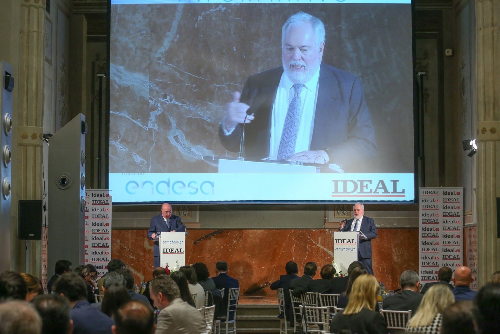 El comisario europeo de Acción por el Clima y Energía, Miguel Arias Cañete, interviene en un desayuno informativo organizado por IDEAL con el patrocinio de Endesa