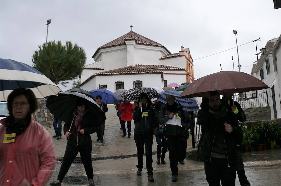 La Junta Local de la Asociación Española Contra el Cáncer y el Ayuntamiento de Órgiva han decidido cambiar la ruta por visitas guiadas a los lugares más emblemáticos del casco urbano por la lluvia