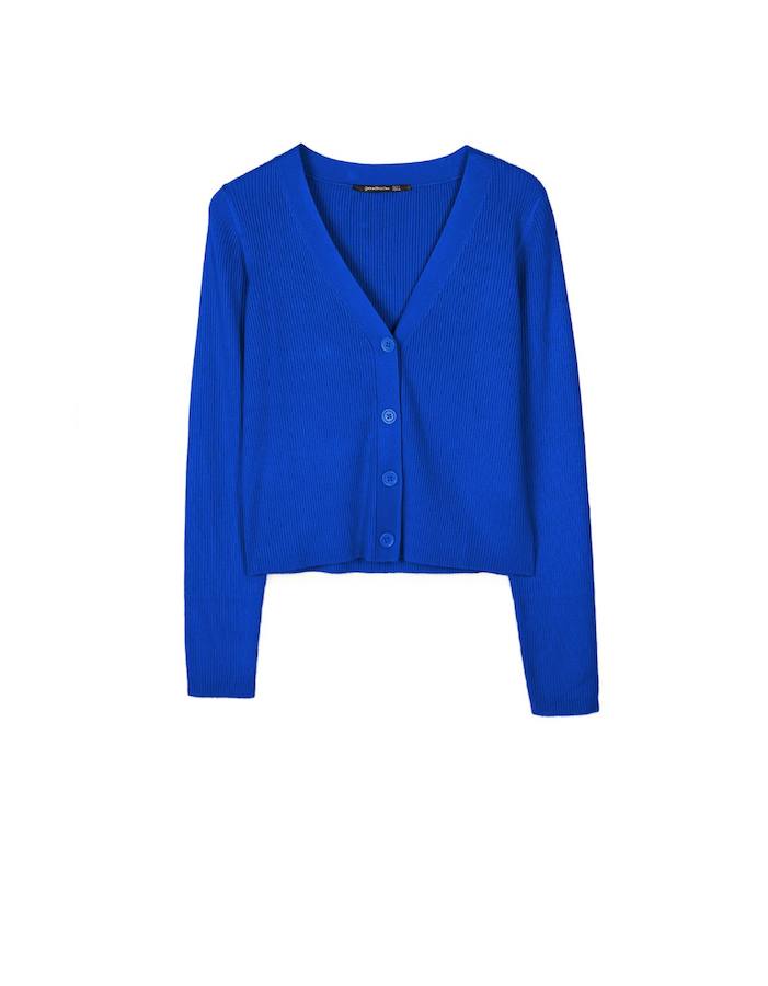 Fotos: La prenda clásica que Stradivarius hace para esta primavera y que se vende por menos de 20 euros