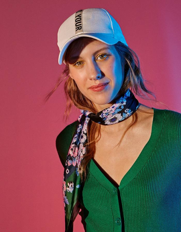 Fotos: La prenda clásica que Stradivarius hace para esta primavera y que se vende por menos de 20 euros