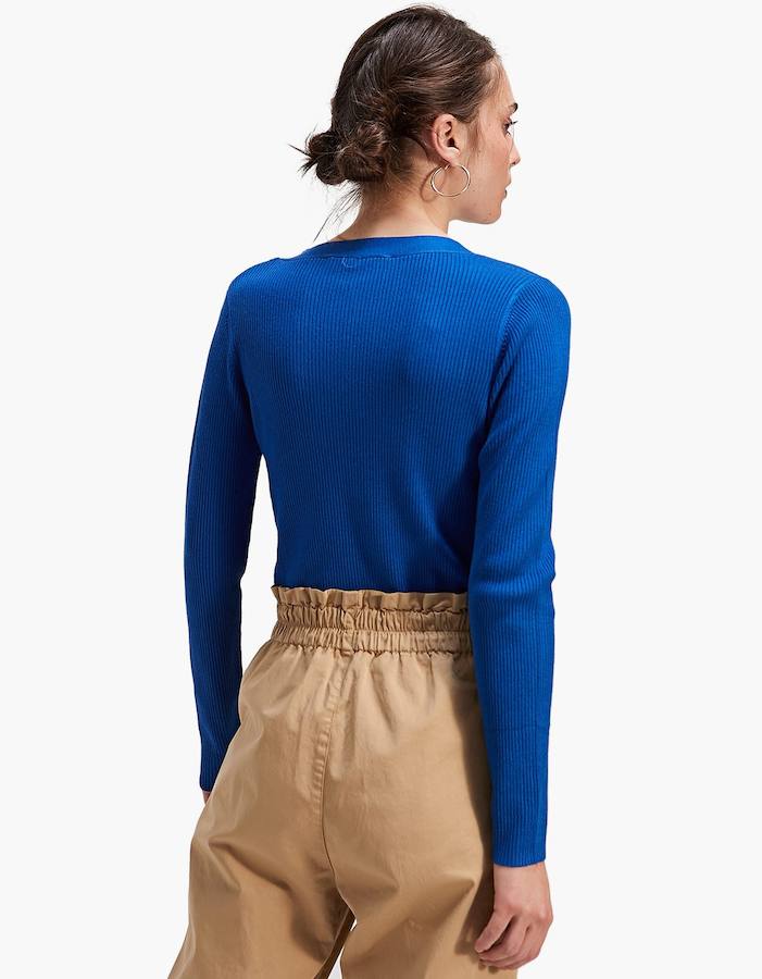 Fotos: La prenda clásica que Stradivarius hace para esta primavera y que se vende por menos de 20 euros