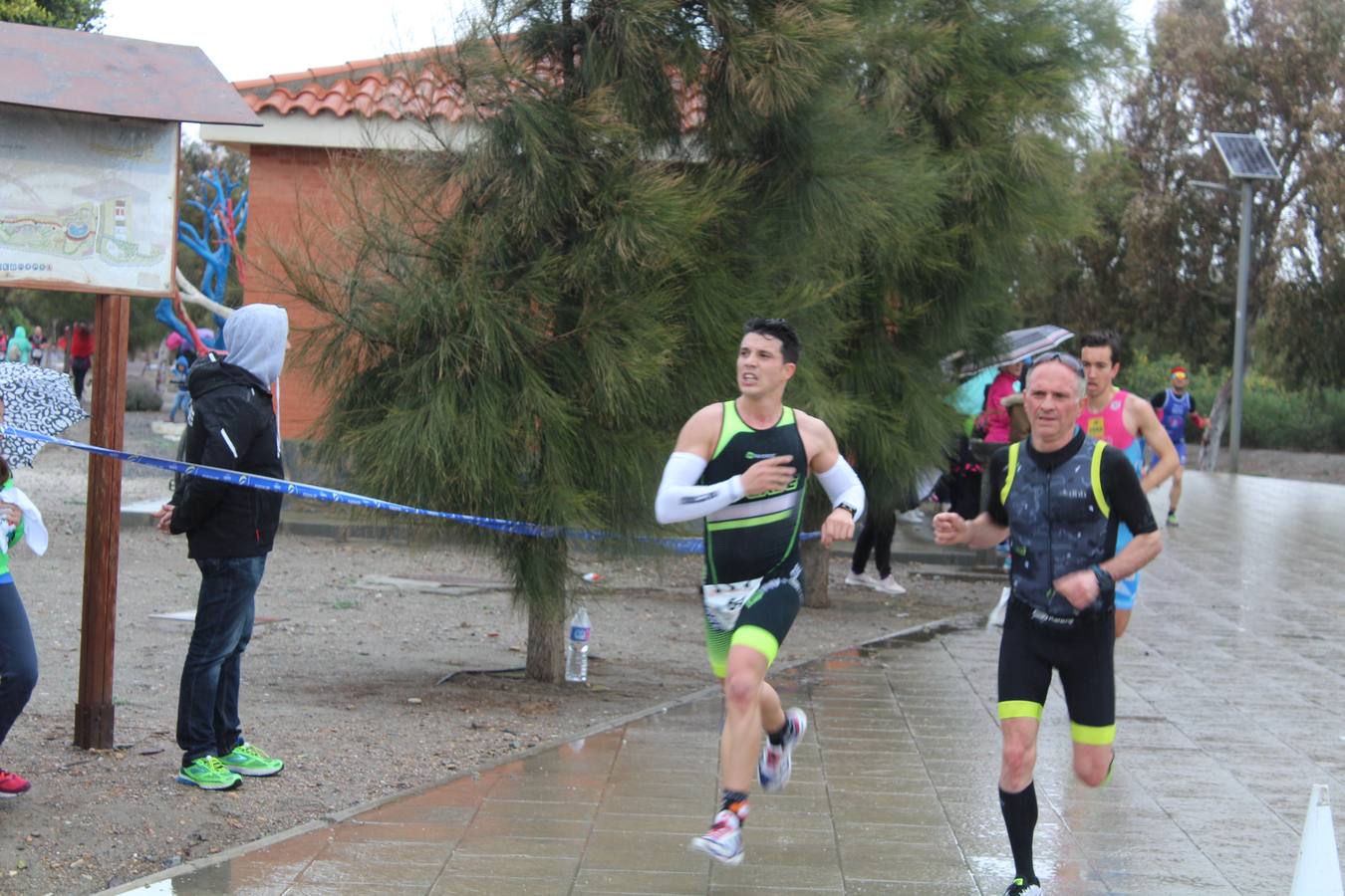 El VII 'Ciudad de Almería' se disputó con la lluvia y el frío como grandes protagonistas