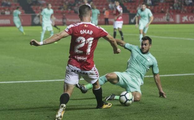 Sorteamos dos entradas dobles para ver el Granada CF - Nástic en el palco de Los Cármenes