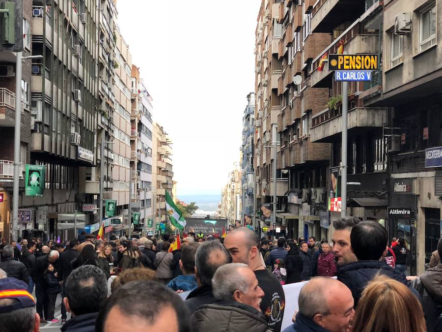 En la cabecera de la marcha, además de representantes de Jusapol, figuraban políticos de Ciudadanos, de UPyD y el diputado no adscrito y alcalde de Porcuna Miguel Moreno con varias personas más afines a su persona