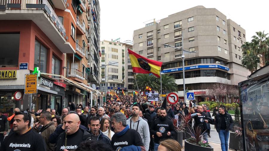 En la cabecera de la marcha, además de representantes de Jusapol, figuraban políticos de Ciudadanos, de UPyD y el diputado no adscrito y alcalde de Porcuna Miguel Moreno con varias personas más afines a su persona