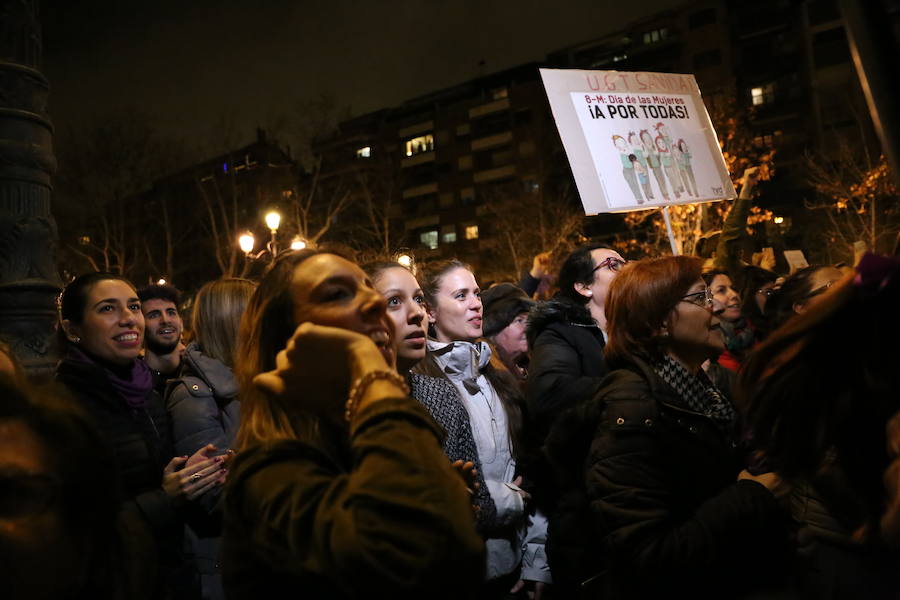 Ha sido una manifestación histórica. Más de 30.000 personas según la Policía Local, hasta 100.000 según las organizadoras. ¿Has estado en la marcha feminista del 8M en Granada? Encuéntrate en las fotos. 