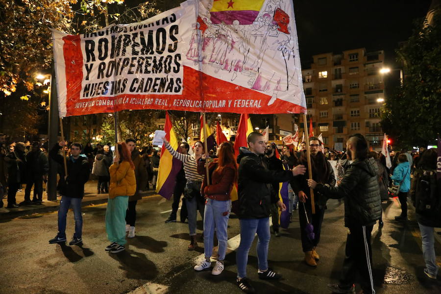 Ha sido una manifestación histórica. Más de 30.000 personas según la Policía Local, hasta 100.000 según las organizadoras. ¿Has estado en la marcha feminista del 8M en Granada? Encuéntrate en las fotos. 